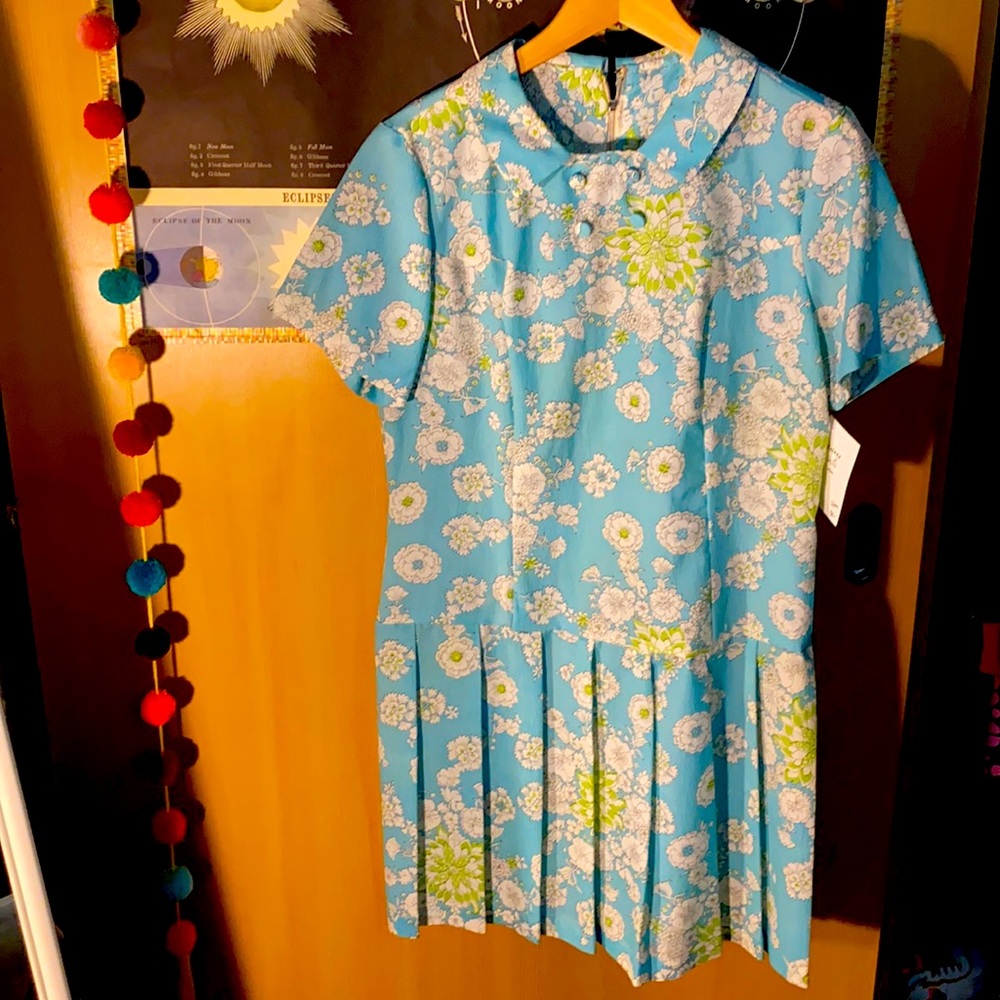 Cute vintage dress!